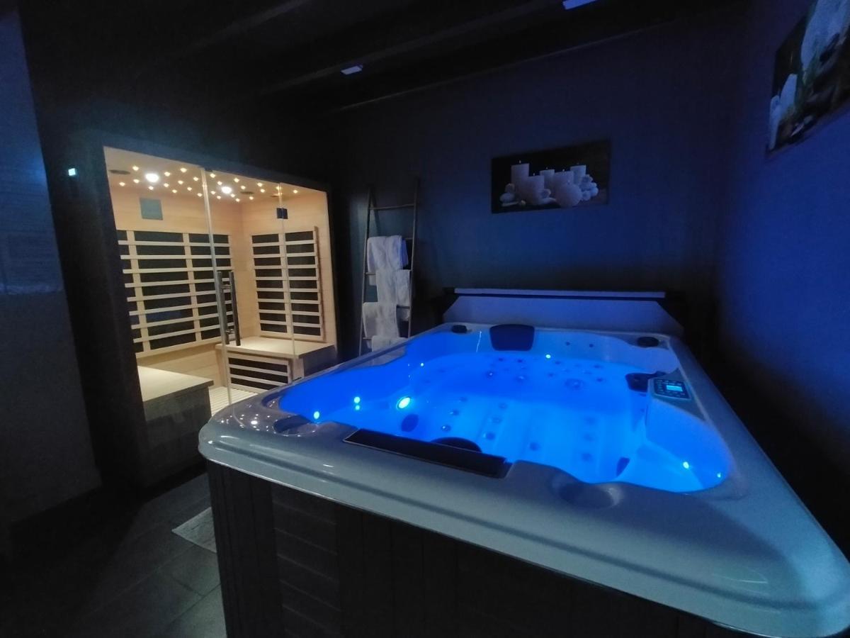 Вилла Le Domaine Des Biches Longueville  Экстерьер фото