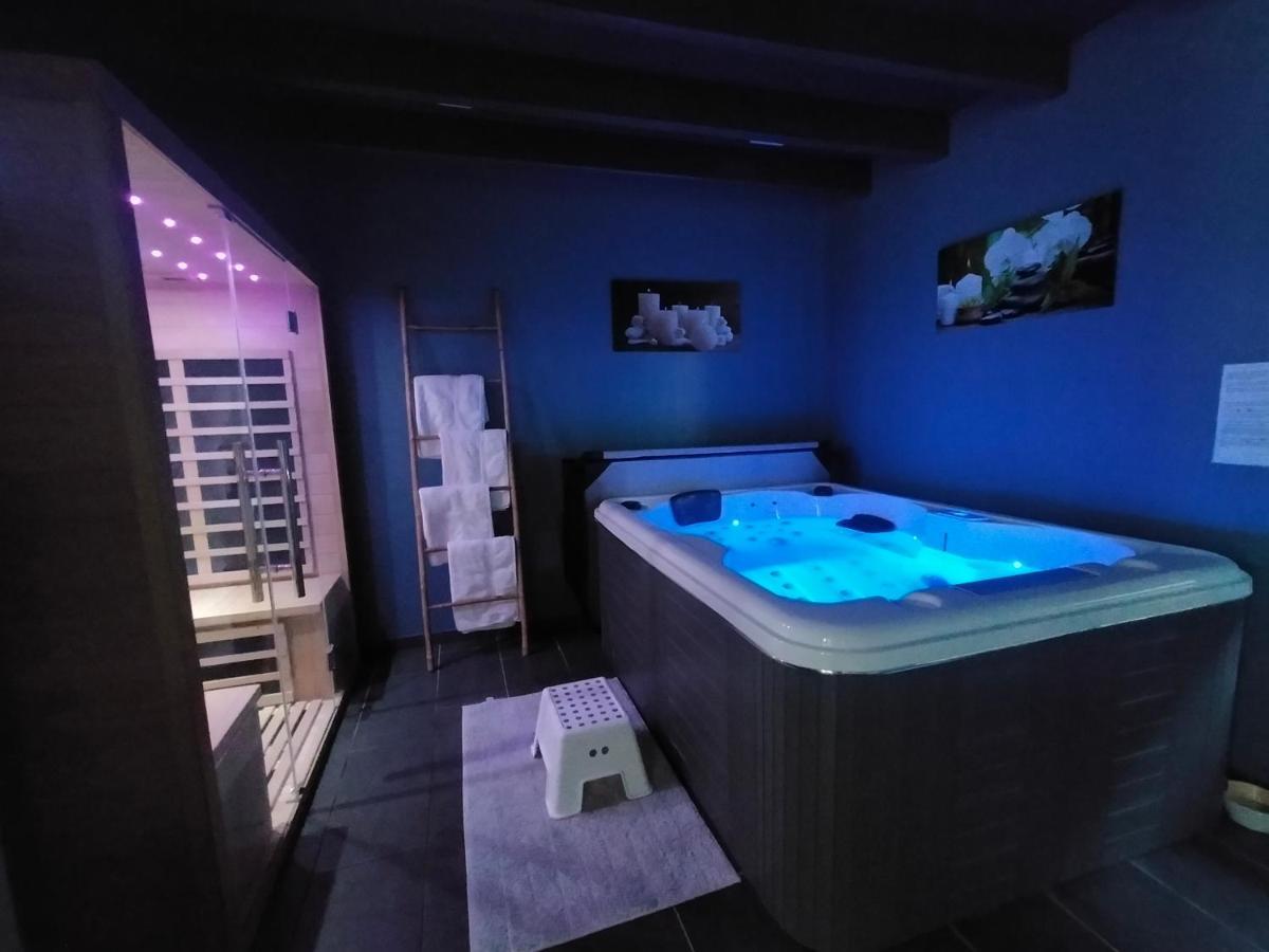 Вилла Le Domaine Des Biches Longueville  Экстерьер фото